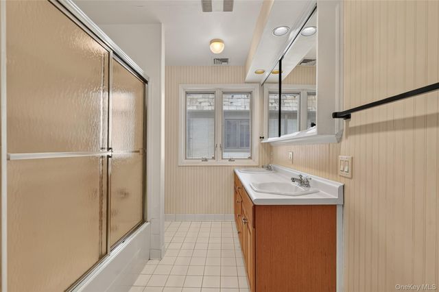 297 E Devonia Avenue, Mount Vernon, NY 10552