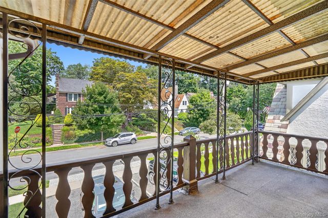 297 E Devonia Avenue, Mount Vernon, NY 10552