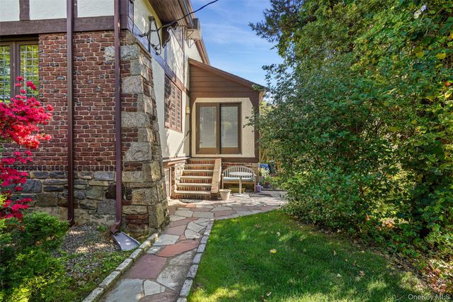 297 E Devonia Avenue, Mount Vernon, NY 10552