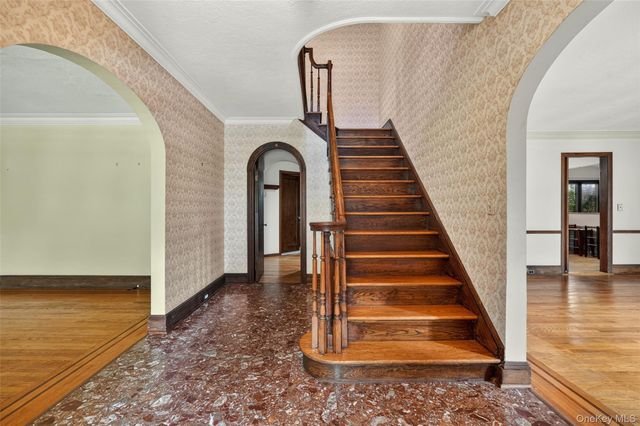 297 E Devonia Avenue, Mount Vernon, NY 10552