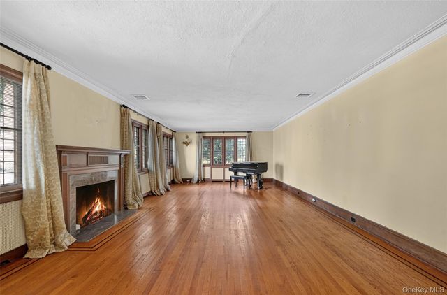 297 E Devonia Avenue, Mount Vernon, NY 10552