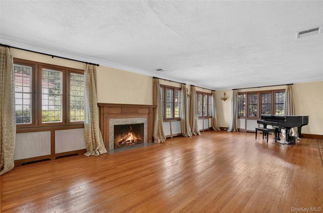 297 E Devonia Avenue, Mount Vernon, NY 10552
