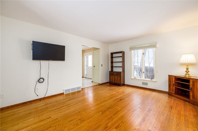 18 Bent Oak Road, Chili, NY 14624