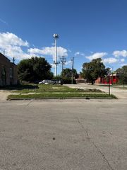 6700 S Eberhart Avenue, Chicago, IL 60637