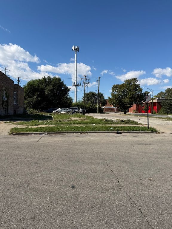 6700 S Eberhart Avenue, Chicago, IL 60637 — exterior