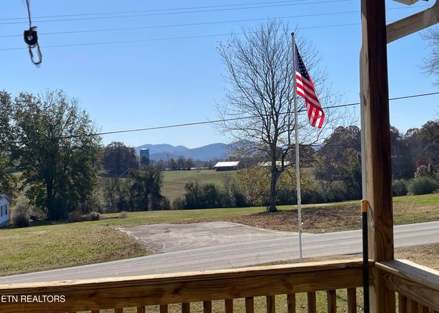 303 Curtis Rd, Tellico Plains, TN 37385