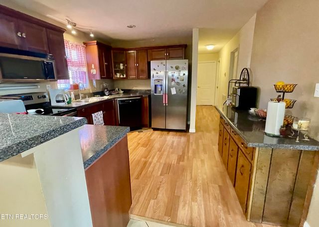 303 Curtis Rd, Tellico Plains, TN 37385