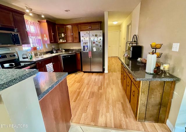 303 Curtis Rd, Tellico Plains, TN 37385