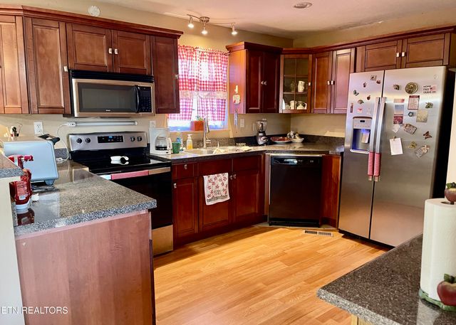 303 Curtis Rd, Tellico Plains, TN 37385