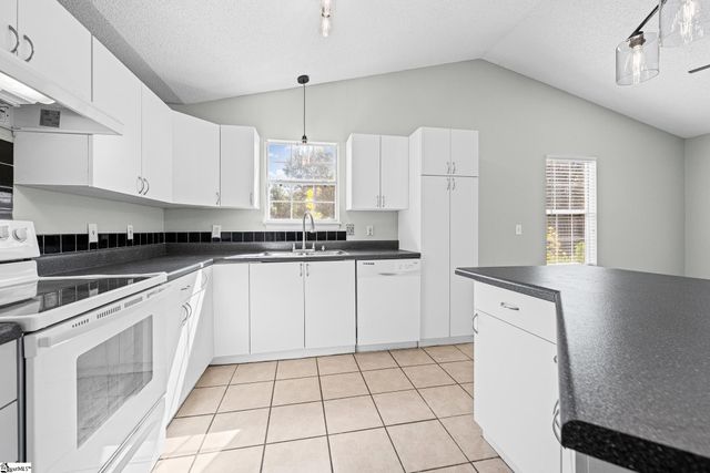 215 Bright Morning Lane, Fountain Inn, SC 29644