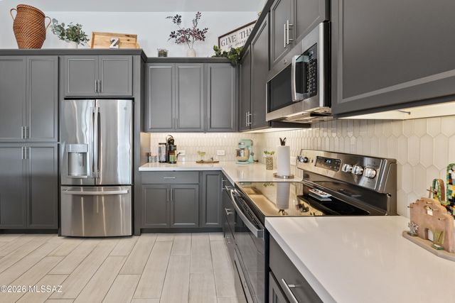 1438 E Golden Rock Way, Green Valley, AZ 85614