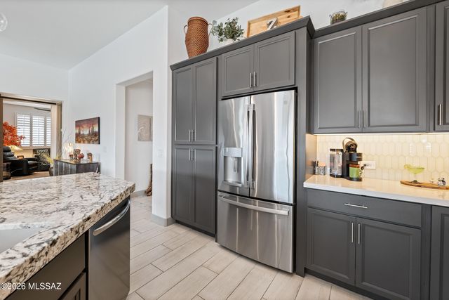 1438 E Golden Rock Way, Green Valley, AZ 85614