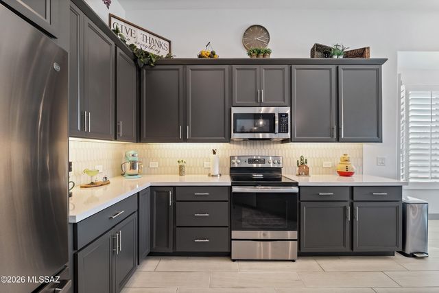 1438 E Golden Rock Way, Green Valley, AZ 85614