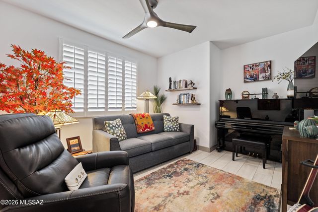 1438 E Golden Rock Way, Green Valley, AZ 85614