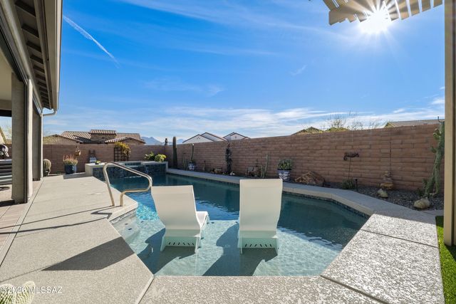 1438 E Golden Rock Way, Green Valley, AZ 85614