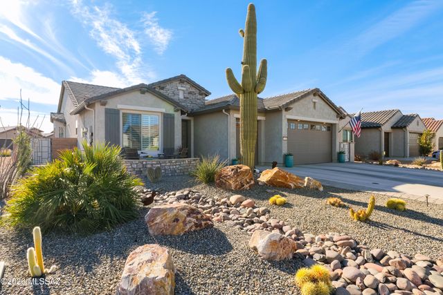 1438 E Golden Rock Way, Green Valley, AZ 85614