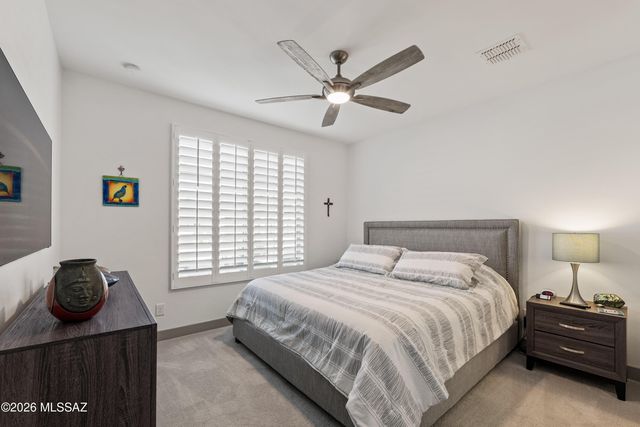 1438 E Golden Rock Way, Green Valley, AZ 85614