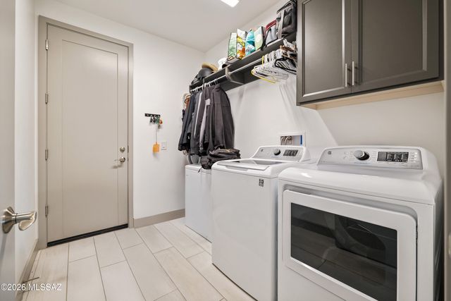 1438 E Golden Rock Way, Green Valley, AZ 85614