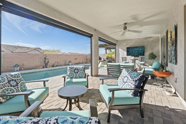 1438 E Golden Rock Way, Green Valley, AZ 85614