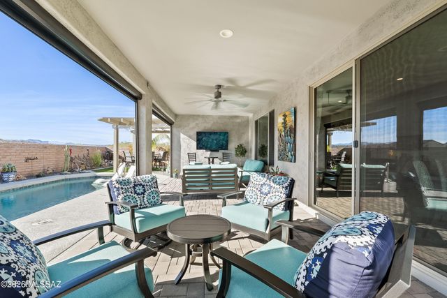 1438 E Golden Rock Way, Green Valley, AZ 85614