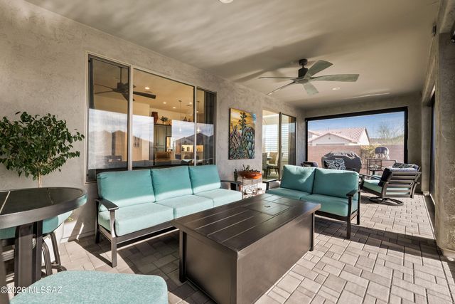 1438 E Golden Rock Way, Green Valley, AZ 85614