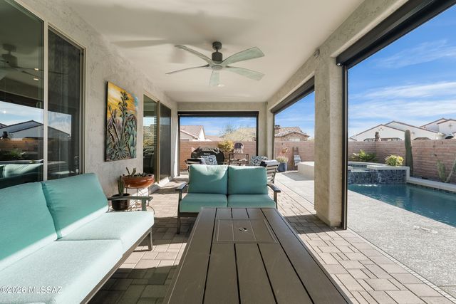 1438 E Golden Rock Way, Green Valley, AZ 85614