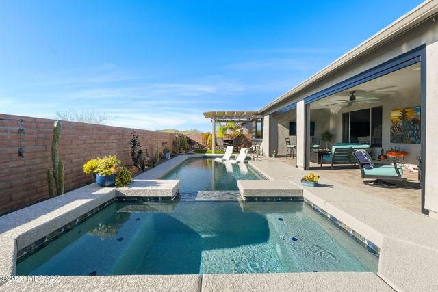 1438 E Golden Rock Way, Green Valley, AZ 85614