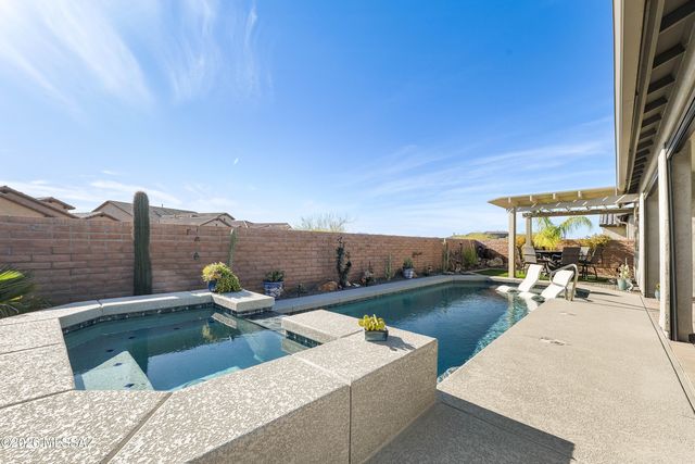 1438 E Golden Rock Way, Green Valley, AZ 85614