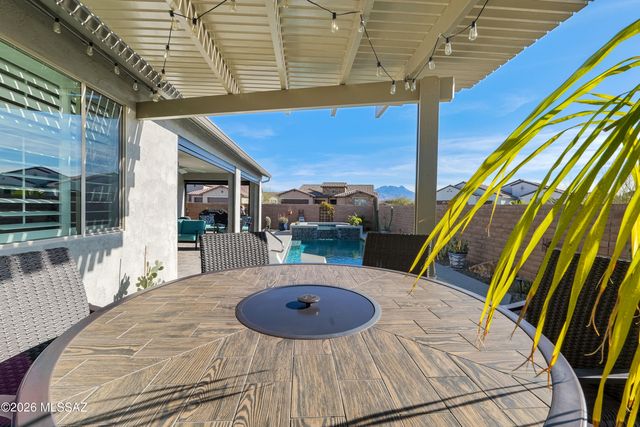 1438 E Golden Rock Way, Green Valley, AZ 85614