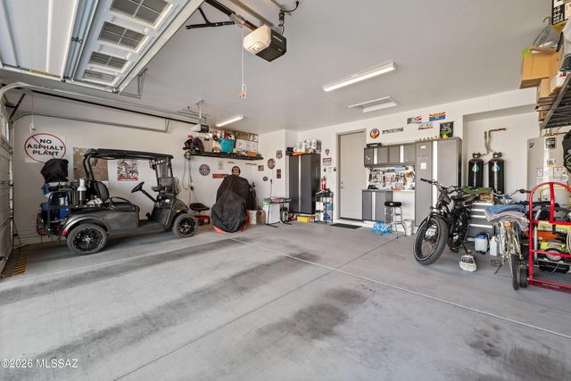 1438 E Golden Rock Way, Green Valley, AZ 85614