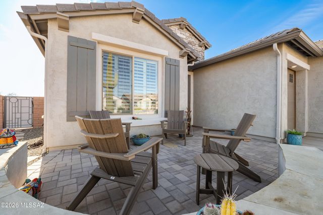 1438 E Golden Rock Way, Green Valley, AZ 85614