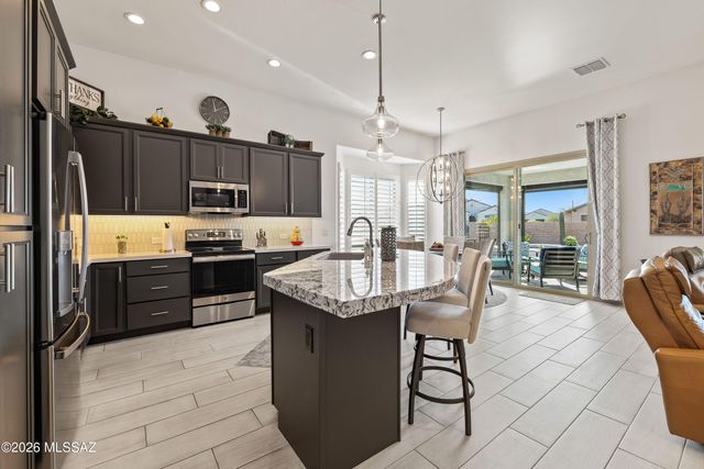 1438 E Golden Rock Way, Green Valley, AZ 85614