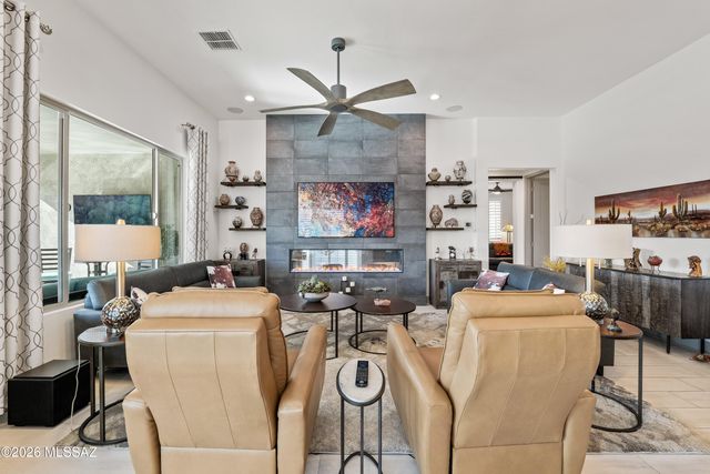 1438 E Golden Rock Way, Green Valley, AZ 85614