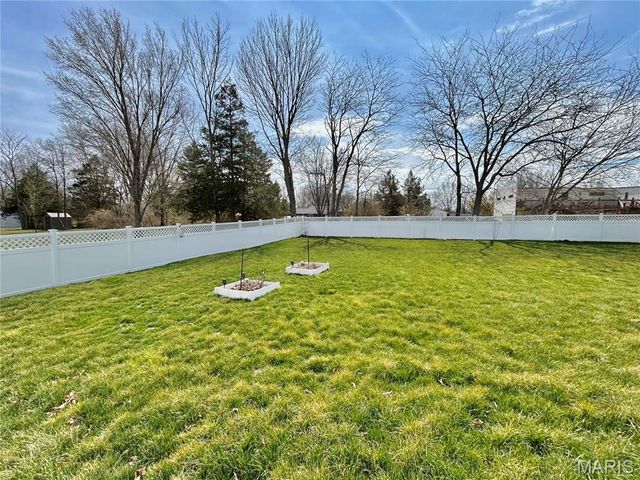 12200 Country Oaks Drive, Rolla, MO 65401