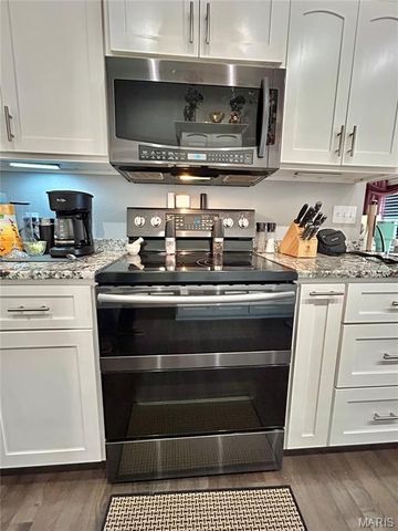 12200 Country Oaks Drive, Rolla, MO 65401