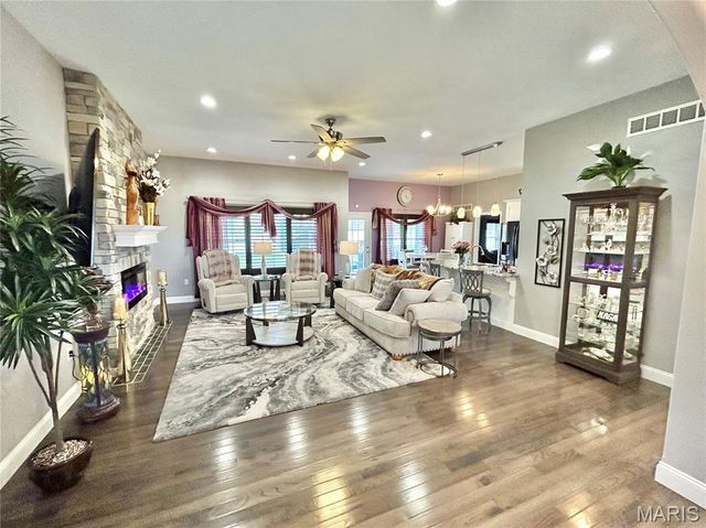 12200 Country Oaks Drive, Rolla, MO 65401