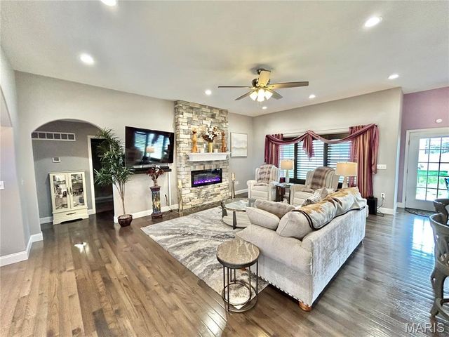 12200 Country Oaks Drive, Rolla, MO 65401