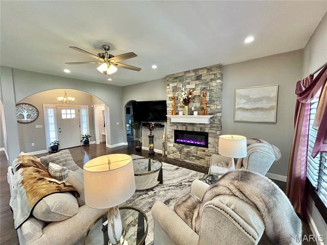 12200 Country Oaks Drive, Rolla, MO 65401