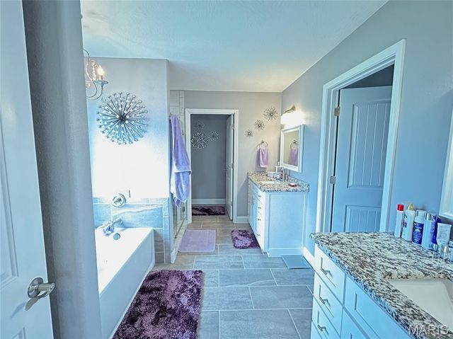 12200 Country Oaks Drive, Rolla, MO 65401