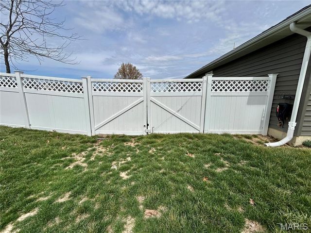 12200 Country Oaks Drive, Rolla, MO 65401