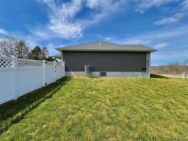 12200 Country Oaks Drive, Rolla, MO 65401