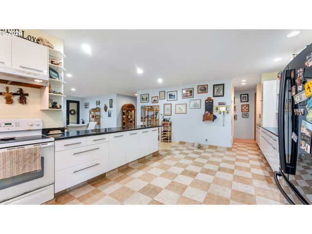 56100 Spring Creek Rd, Bandon, OR 97411