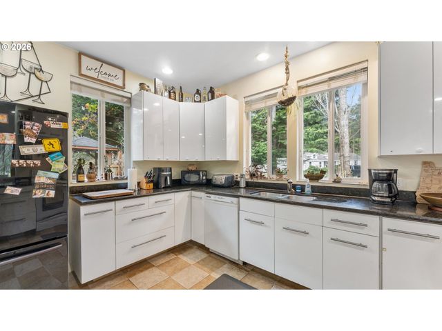 56100 Spring Creek Rd, Bandon, OR 97411