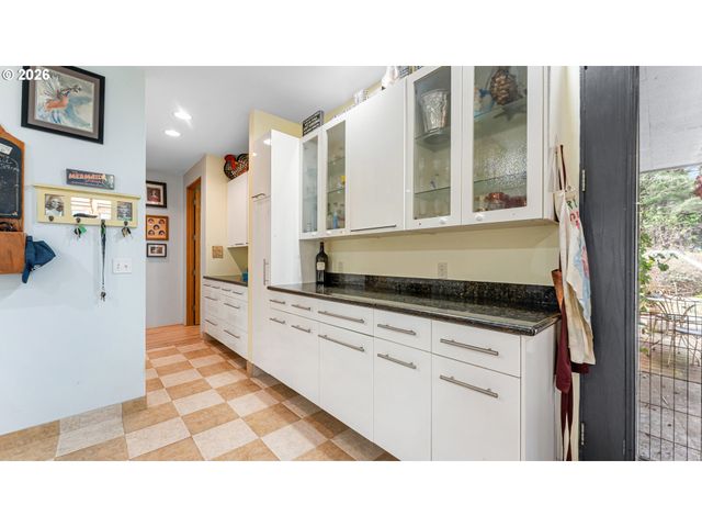 56100 Spring Creek Rd, Bandon, OR 97411