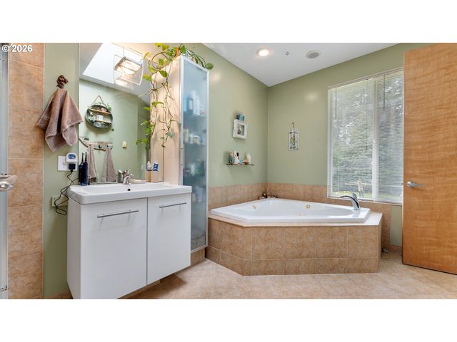 56100 Spring Creek Rd, Bandon, OR 97411