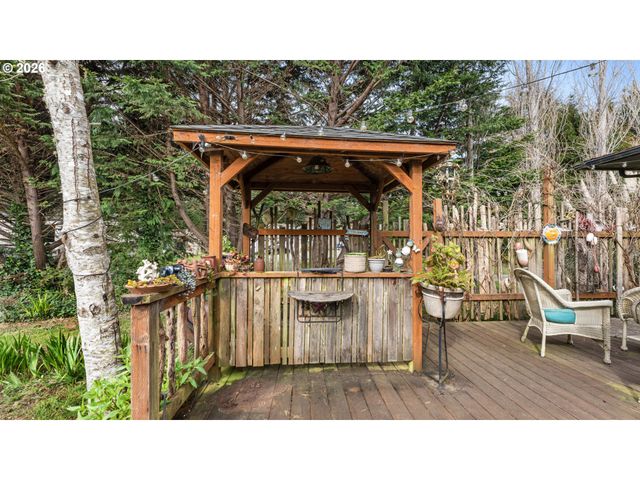 56100 Spring Creek Rd, Bandon, OR 97411