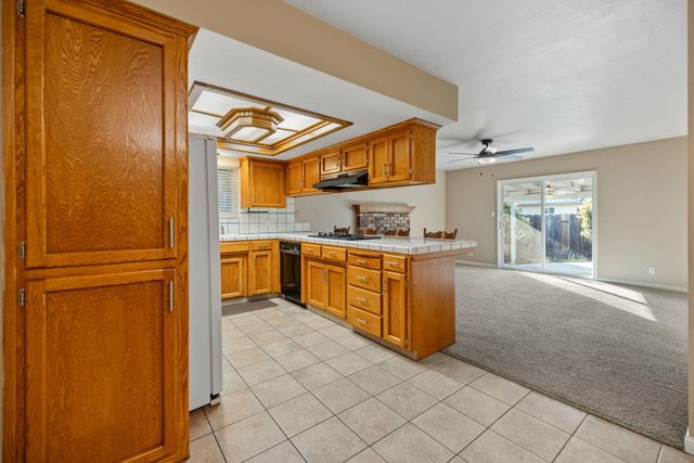 1449 W Whitendale Avenue, Visalia, CA 93277