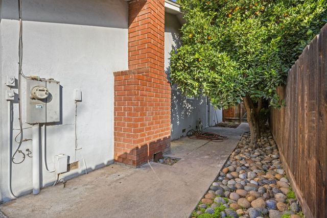 1449 W Whitendale Avenue, Visalia, CA 93277