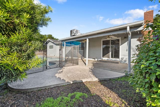 1449 W Whitendale Avenue, Visalia, CA 93277