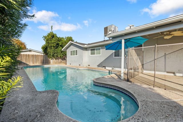 1449 W Whitendale Avenue, Visalia, CA 93277